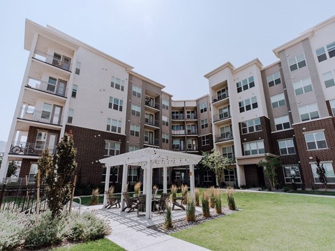 Outdoor Cabana at Veranda Apartments, Utah
