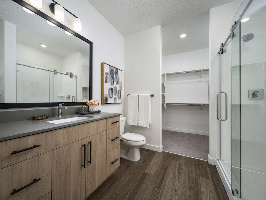 Parc Ridge Main Bathroom with Shower and Closet