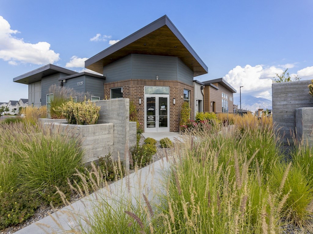 Entrance to Parc Ridge Leasing Center