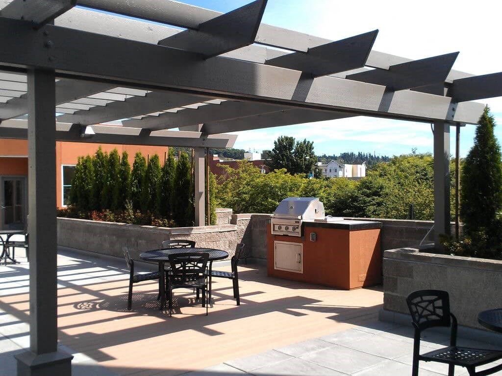 Courtyard With Grills at Metropolitan Collection Apartments, Washington