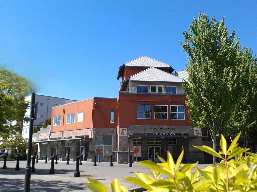 Property Exterior at Metropolitan Collection Apartments, Renton