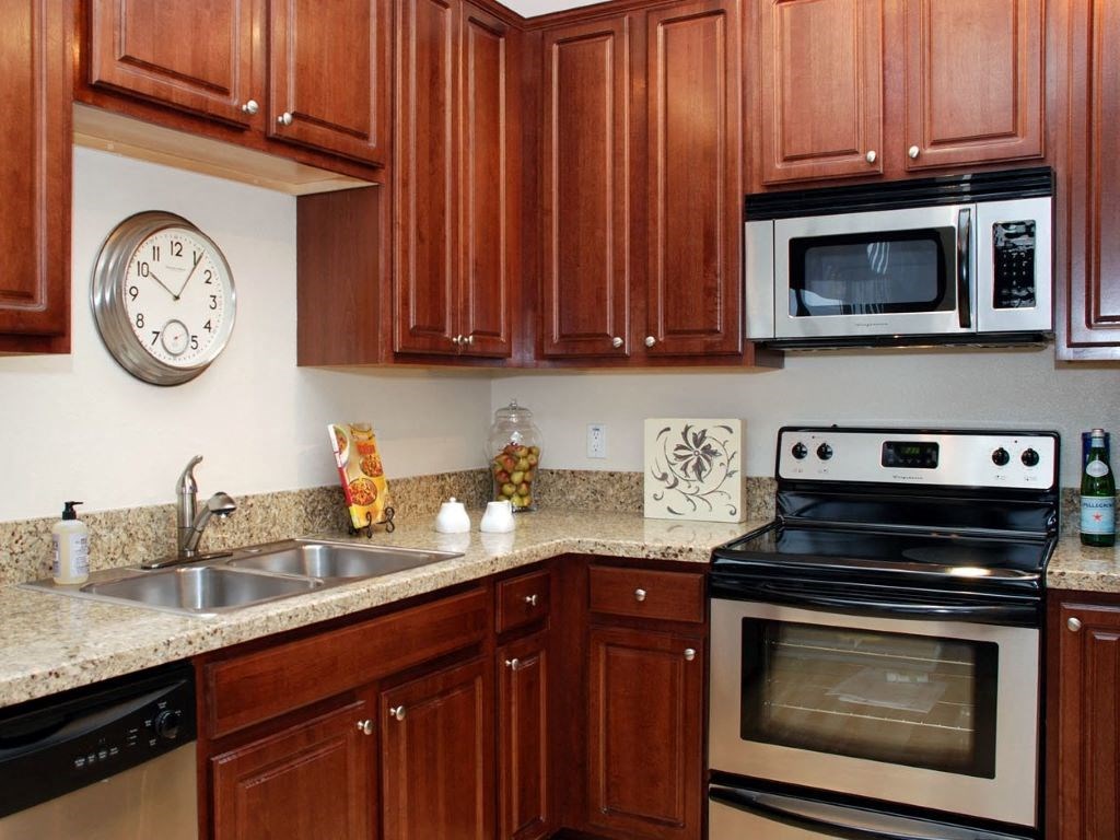 upgraded kitchen with stainless steel appliances at Metropolitan Collection Apartments, Renton, WA, 98057