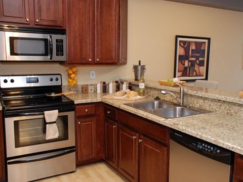 upgraded kitchen with granite countertops at Metropolitan Collection Apartments, Renton, 98057