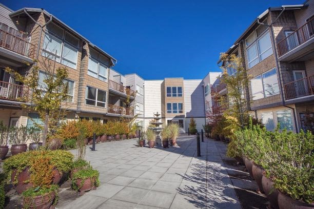 Courtyard View at Revo 225 Apartments, Washington