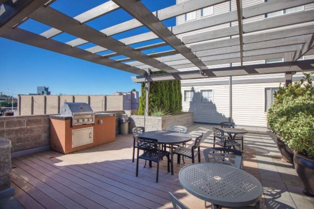 Picnic Area with Grilling Stations at Metropolitan Collection Apartments, Renton, 98057