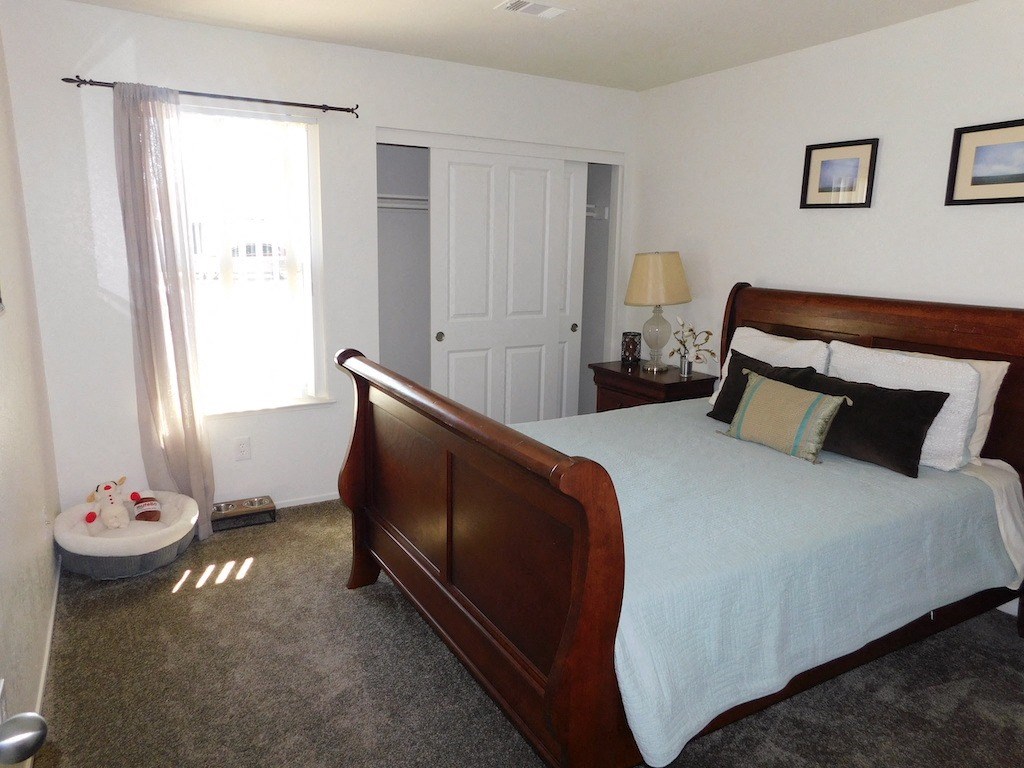 Large Main Bedroom at River Oaks