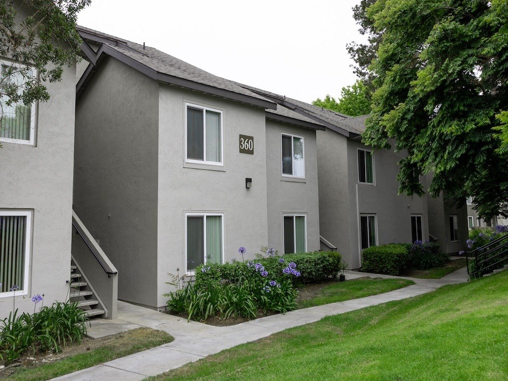 Row of Apartments at Canyon Club Apartments