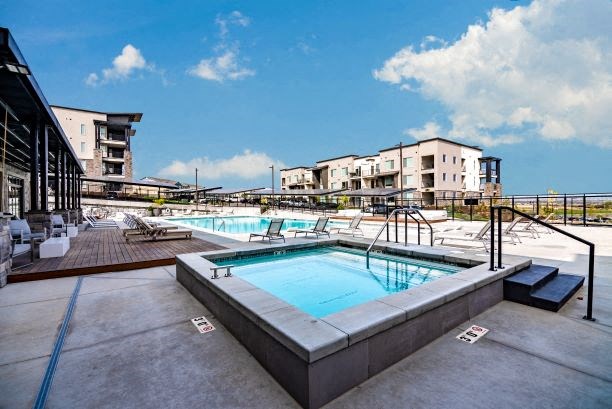 Hot Tub And Swimming Pool at Soleil Lofts Apartments, Herriman, 84096
