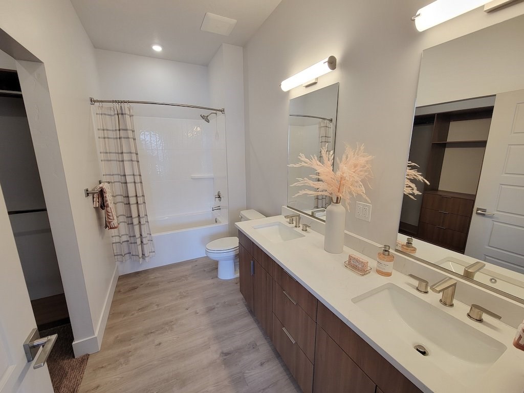 The Ash Apartments & Townhomes Bathroom with Walk In Closet