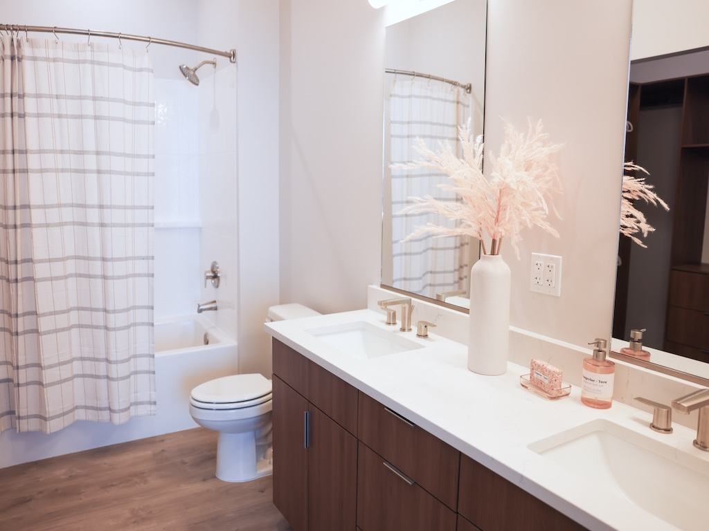 The Ash Bright Bathroom