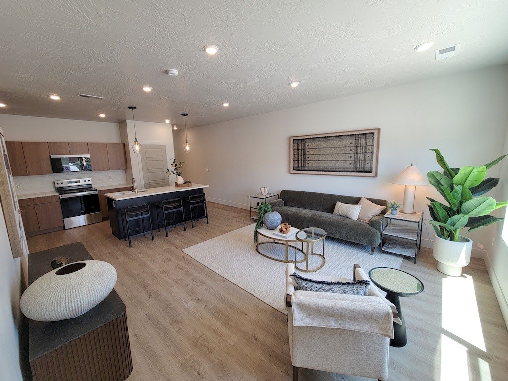 The Ash Apartments & Townhomes Living Room