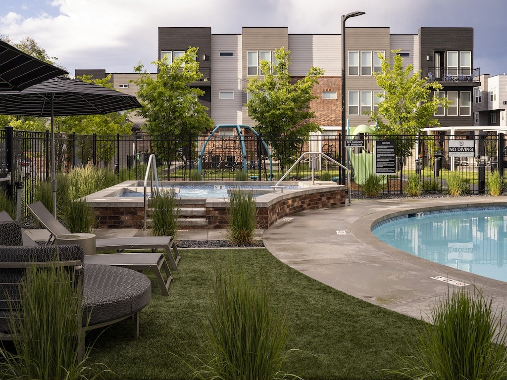 The Hudson Hot Tub by the Pool