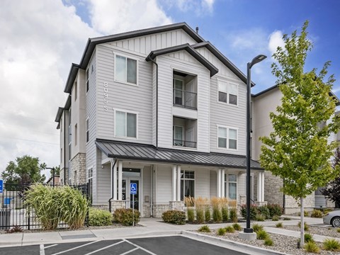 View of The Reserve at View 78 Leasing Office