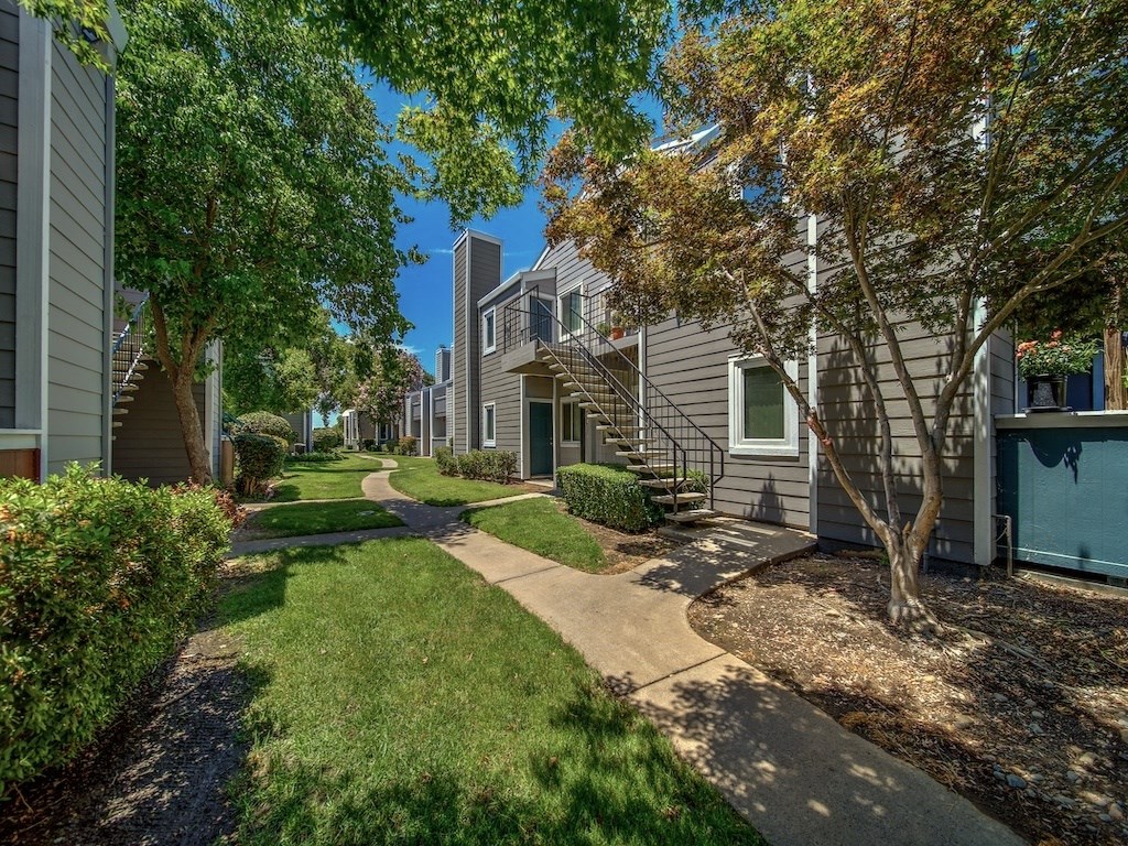 Green Space Walking Trails at Chesapeake Commons Apartments, Rancho Cordova, CA, 95670