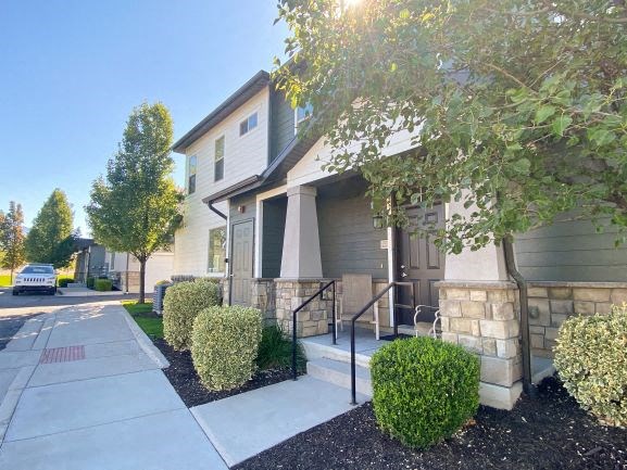 Courtyard Garden Space at Talavera at the Junction Apartments & Townhomes, Midvale, 84047