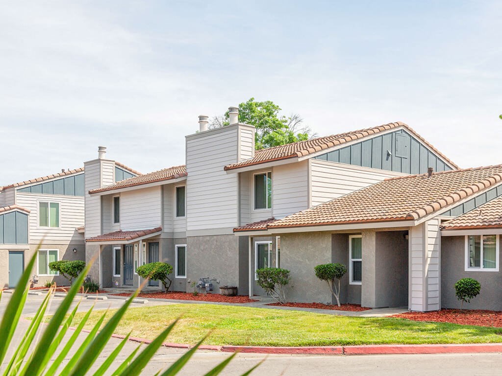 Modern Living at River Oaks Apartments & Townhomes, Hanford, California