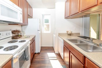 Fully Equipped Kitchen Fully Equipped Kitchen at Eucalyptus Grove Apartments, Chula Vista, California - Photo Gallery 4