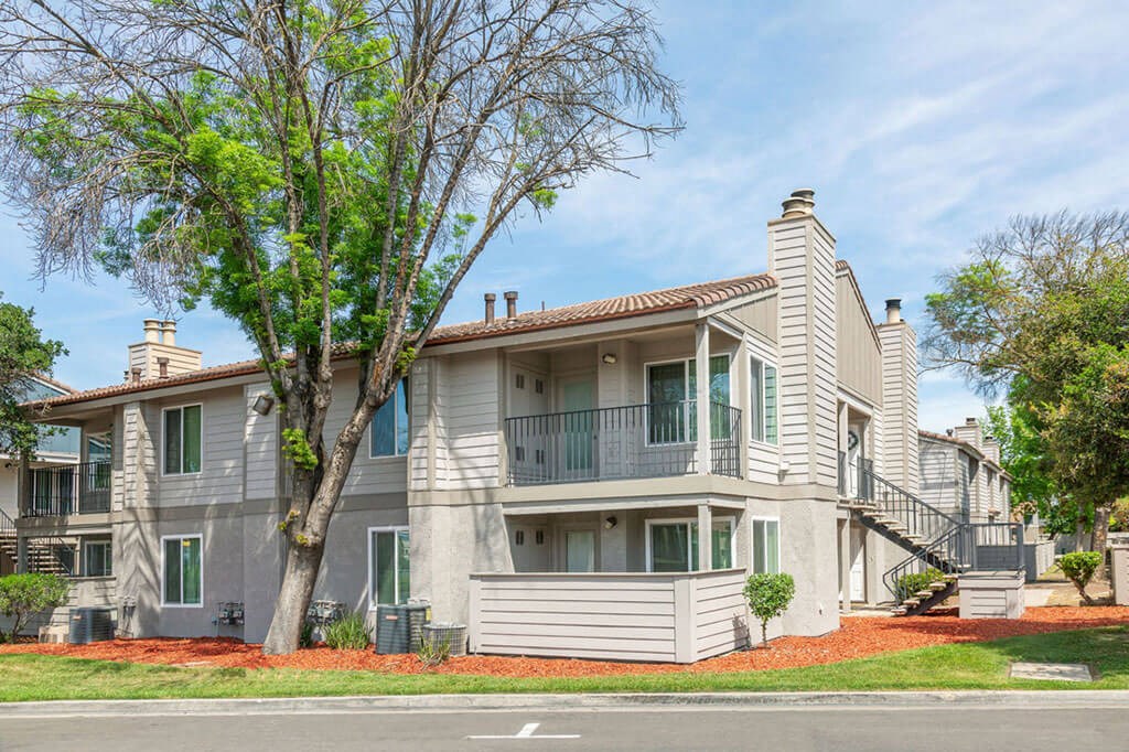 Elegant Exterior View Of Property Elegant Exterior View Of Property at River Oaks Apartments & Townhomes, Hanford, 93230