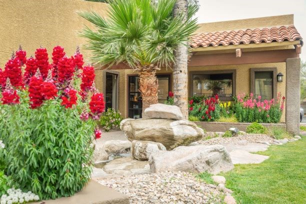 Courtyard Garden Space at River Point Apartments, Arizona, 85712