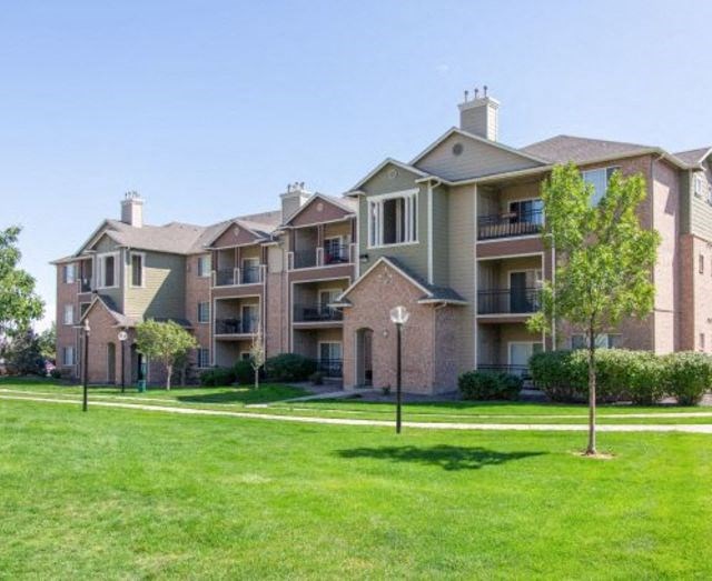 Beautiful Lawn Area at Indigo Creek Apartments, Thornton, CO
