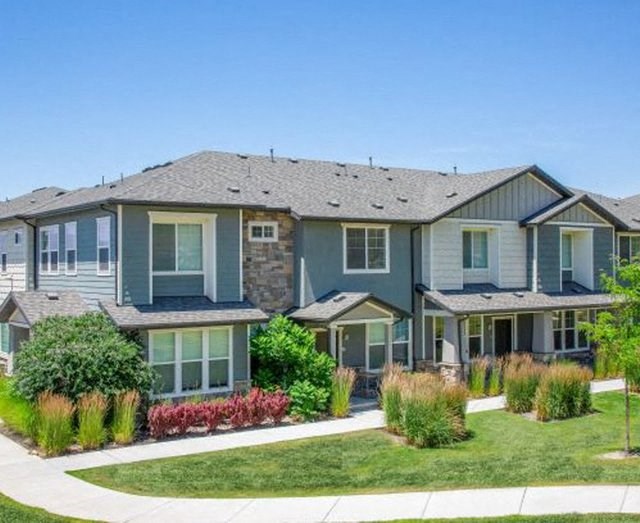 Outdoor Walking Paths at Parc on Center Apartments & Townhomes, Orem, Utah