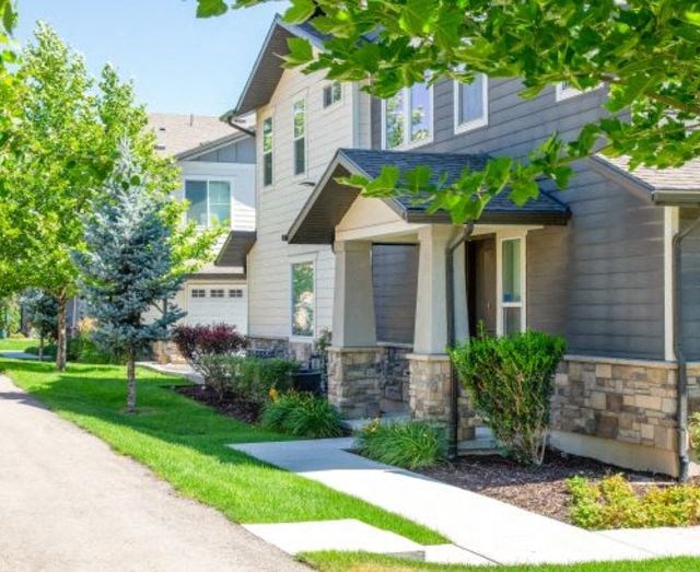 Green Space Walking Trails at San Tropez Apartments & Townhomes, South Jordan, UT