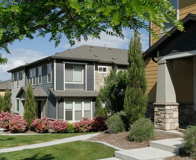 Green Space Walking Trails at Talavera at the Junction Apartments & Townhomes, Utah