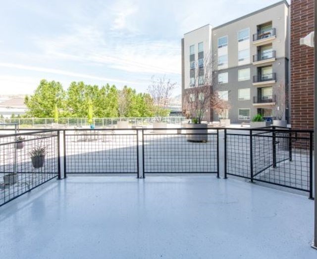 Outdoor Courtyard at 600 Lofts Apartments, Salt Lake City