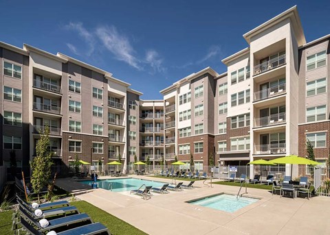 Courtyard and Pool at Veranda Apartments, Utah
