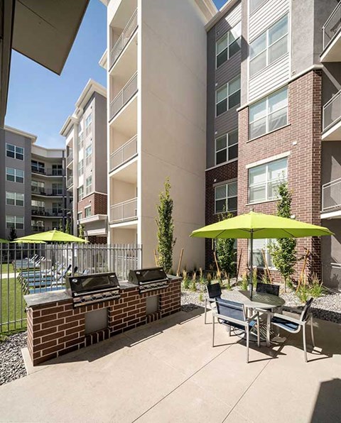 Community BBQ Area at Veranda Apartments, Draper, UT, 84020