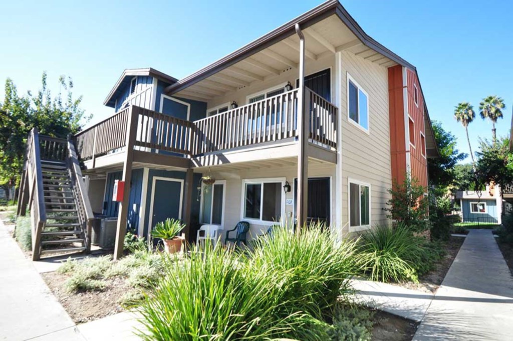 Elegant Exterior View Elegant Exterior View at Village Grove Apartments, Escondido