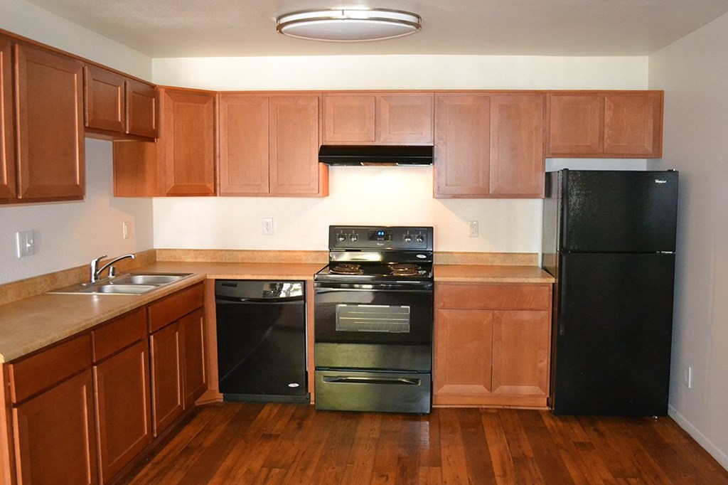 Fully Equipped Kitchen Fully Equipped Kitchen at Village Grove Apartments, Escondido, CA