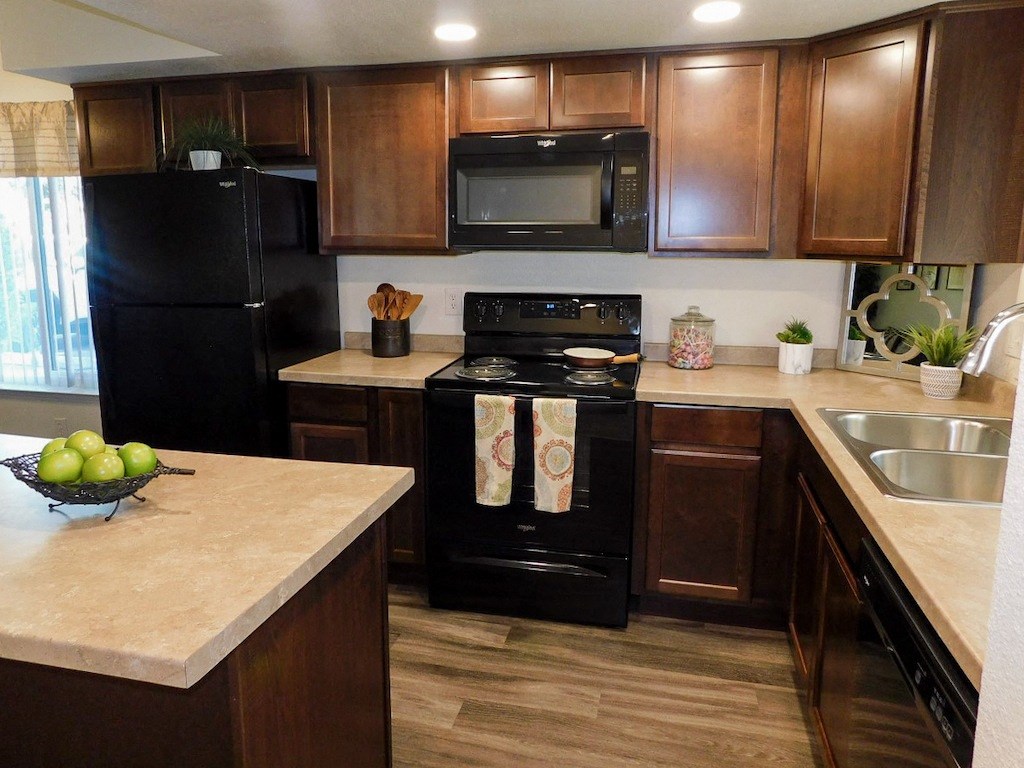 River Oaks Apartments & Townhomes is a similar property to Edgewater Isle Apartments And Townhomes located in Hanford