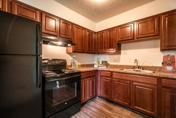 Fully Furnished Kitchen With Stainless Steel Appliances Fully Furnished Kitchen With Stainless Steel Appliances at Cambridge Apartments, ZPM ,Clarksville - Photo Gallery 6