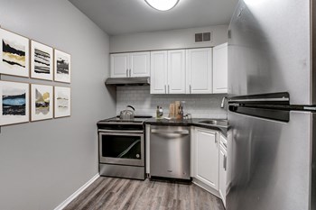 15 Fox Hall 1-2 Beds Apartment for Rent - Photo Gallery 6