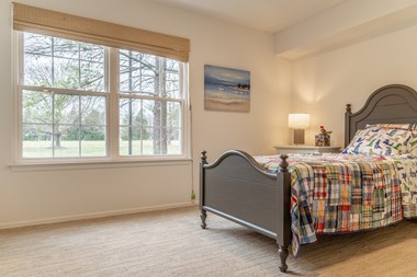 Bedroom With Expansive Windows at Polo Run Apartments, ZPM, Yardly, Pennsylvania - Photo Gallery 4