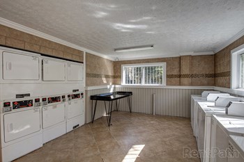 Aspen Court Apartments