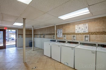 Aspen Court Apartments