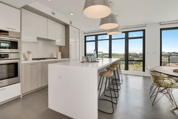 Entertainment-sized Kitchen Islands