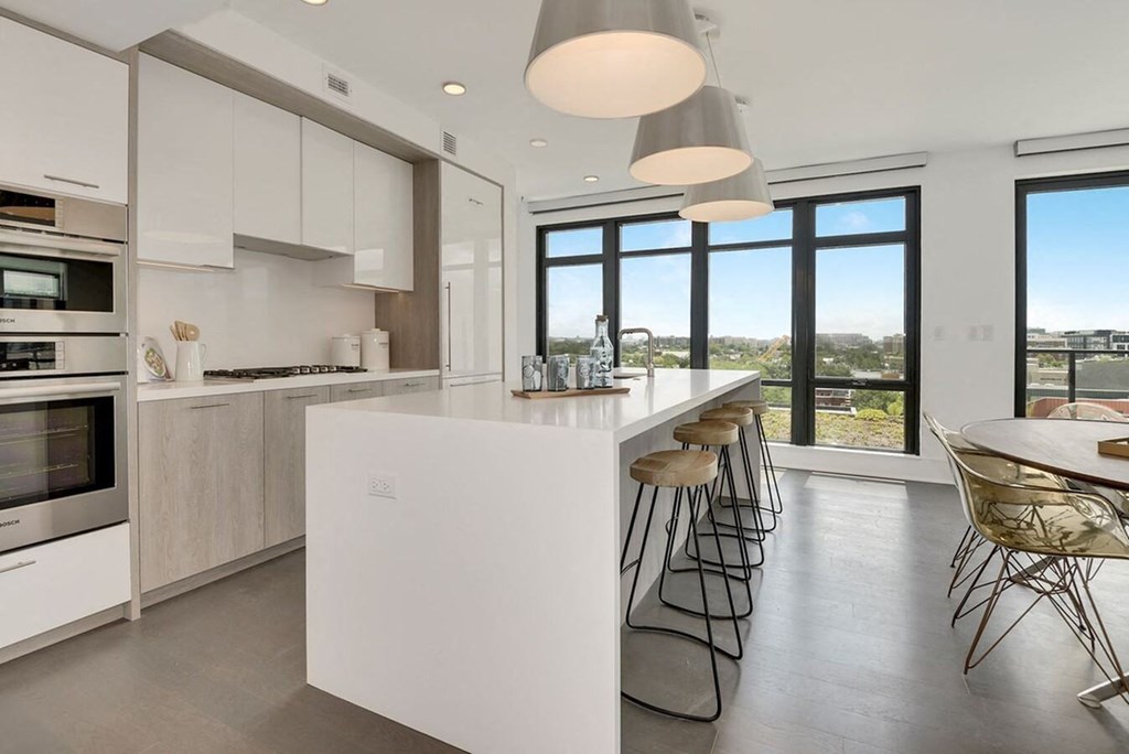 Kitchen with entertainment sized kitchen island