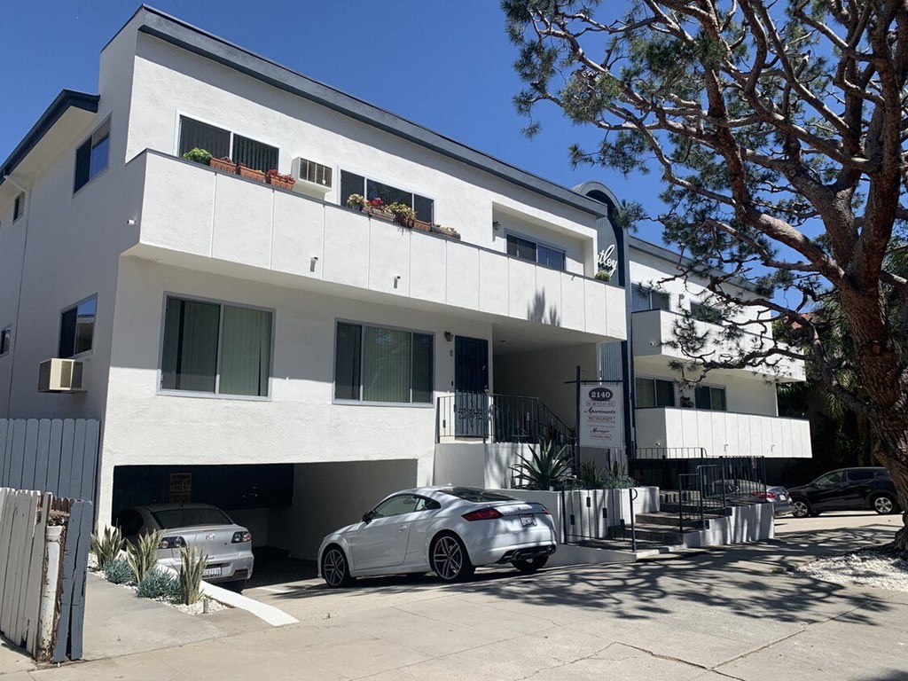 2140 Bentley Outside View 1