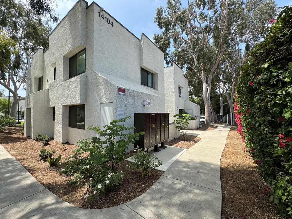 the apartment building with mailbox outside