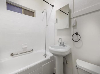 Bathroom view Bathroom view - Photo Gallery 5