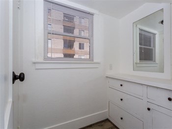 Closet Closet - Photo Gallery 5