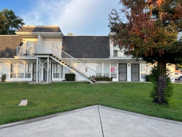 outside leasing office