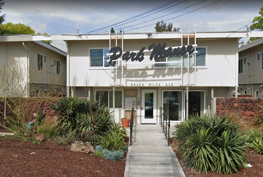 Front Entrance of Park Manor Apartments