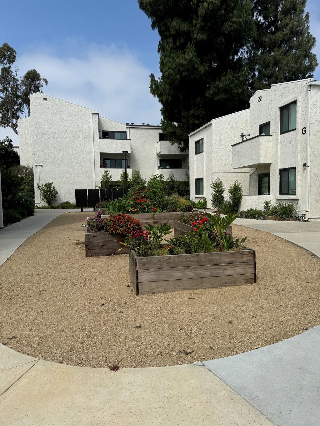 a circular garden in front of a white building