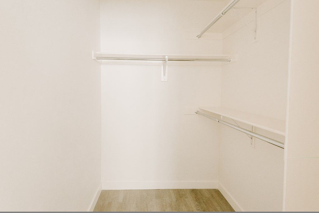 Luxury 1 Bed in Echo Park  with spacious closets