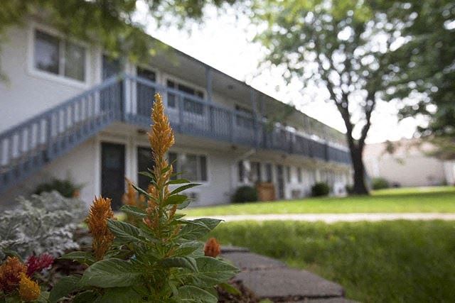 2404 W Pawnee #109 Studio-1 Bed Apartment for Rent - Photo Gallery 1
