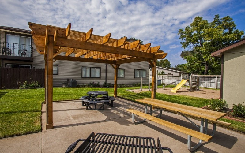 The Willows Apartments, LLC 2 (2355), 2510 E Pawnee ...